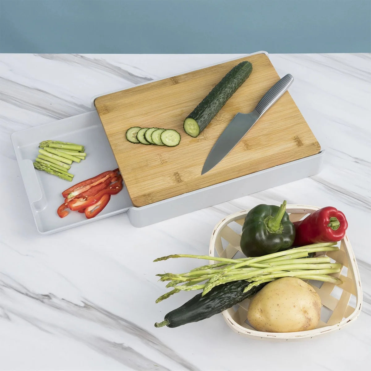 Bamboo Cutting Board with Slide Out Drawer Tray Board Heavy-Duty Chopping Board Wear Resistance Cutting Board with Non-Slip Feet Eco-Friendly Bamboo Cutting Board for Kitchen